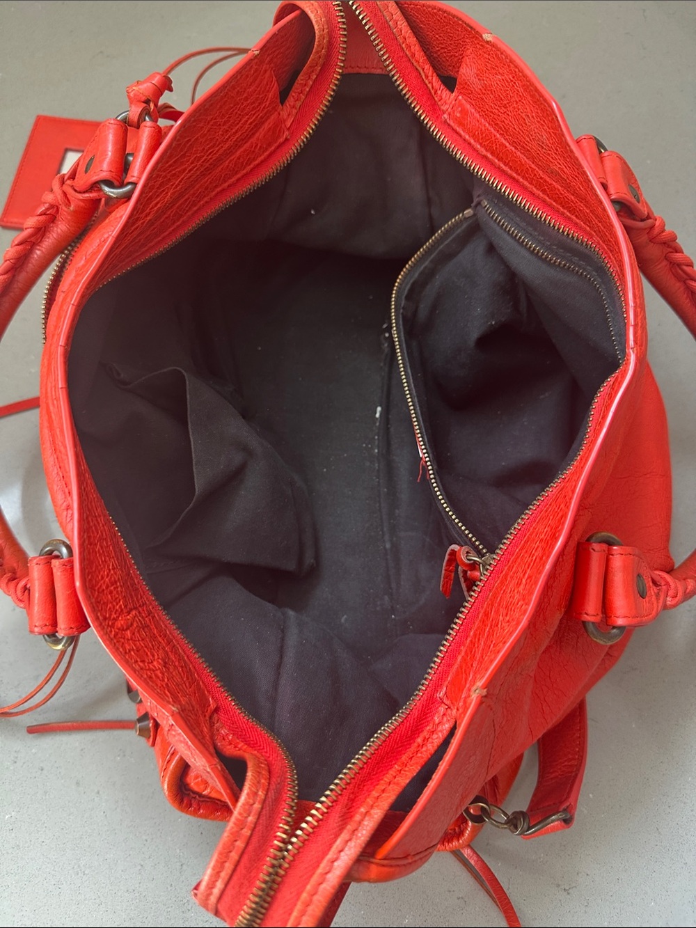 Balenciaga Large reddish orange Leather Shoulder Bag with Braided Handle - Picture 5 of 7
